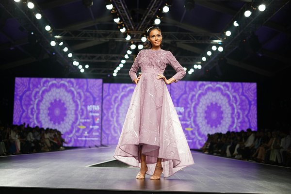 Can You Incorporate Digital Prints in a Business Casual Wardrobe in the UK?